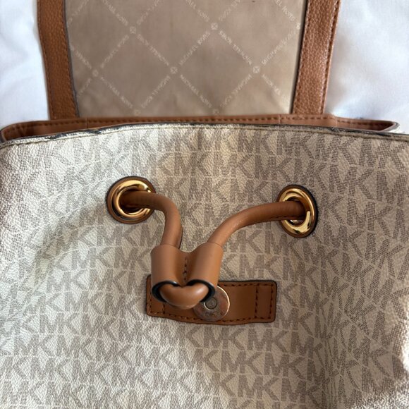 Michael Kors 35T9GAYB7B-149 Abbey Cargo Backpack Vanilla - Picture 13 of 13